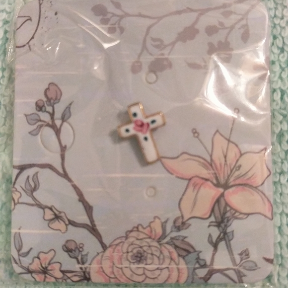 ? Accessories - Tiny cross lapel pin